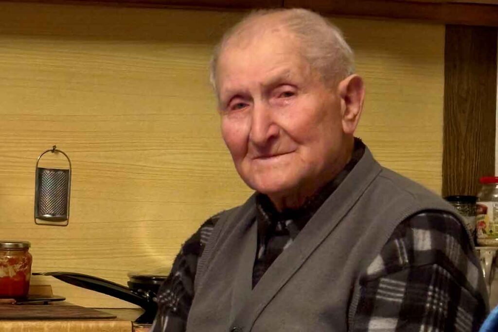 Stanislaw, born in 1932. Stanislaw was a witness to another shooting aktion in his hometown of Stanisławów, 9 km (5.5 miles) NE of Józefów. Taken in his home on November 26 in Józefów. ©Todd Hennessy/Yahad-In Unum
