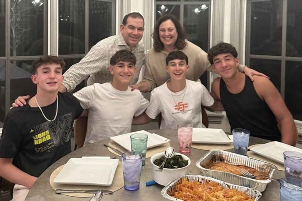 Perlmutter family host BBYO IC attendees
