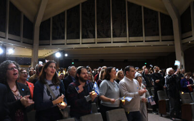 Hundreds Gather to Celebrate Return of Hostages