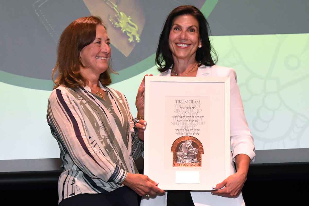 Lisa Mintz is 2023 Volunteer of the Year