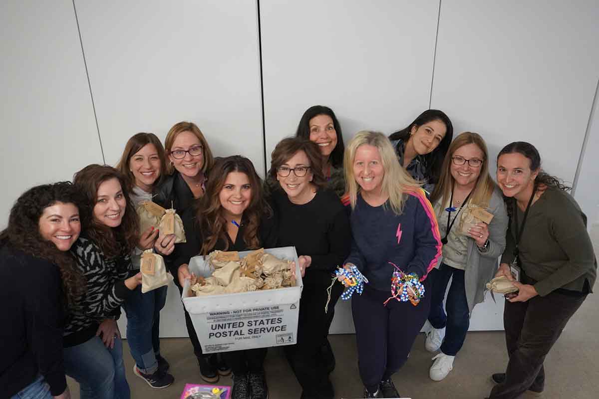 Women's philanthropy making hanukkiot